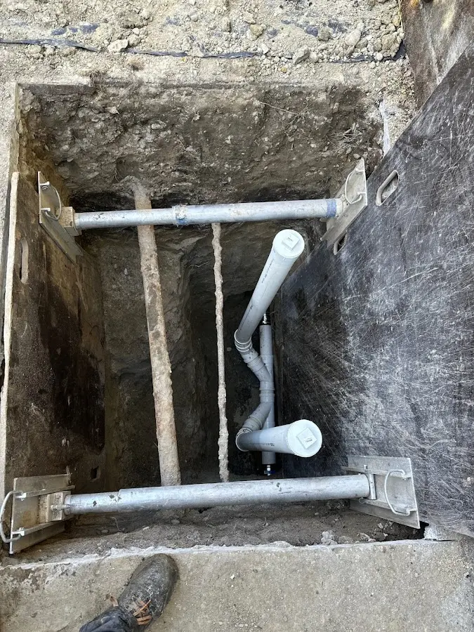 Experienced plumber completing Drain Cleaning work in Becker